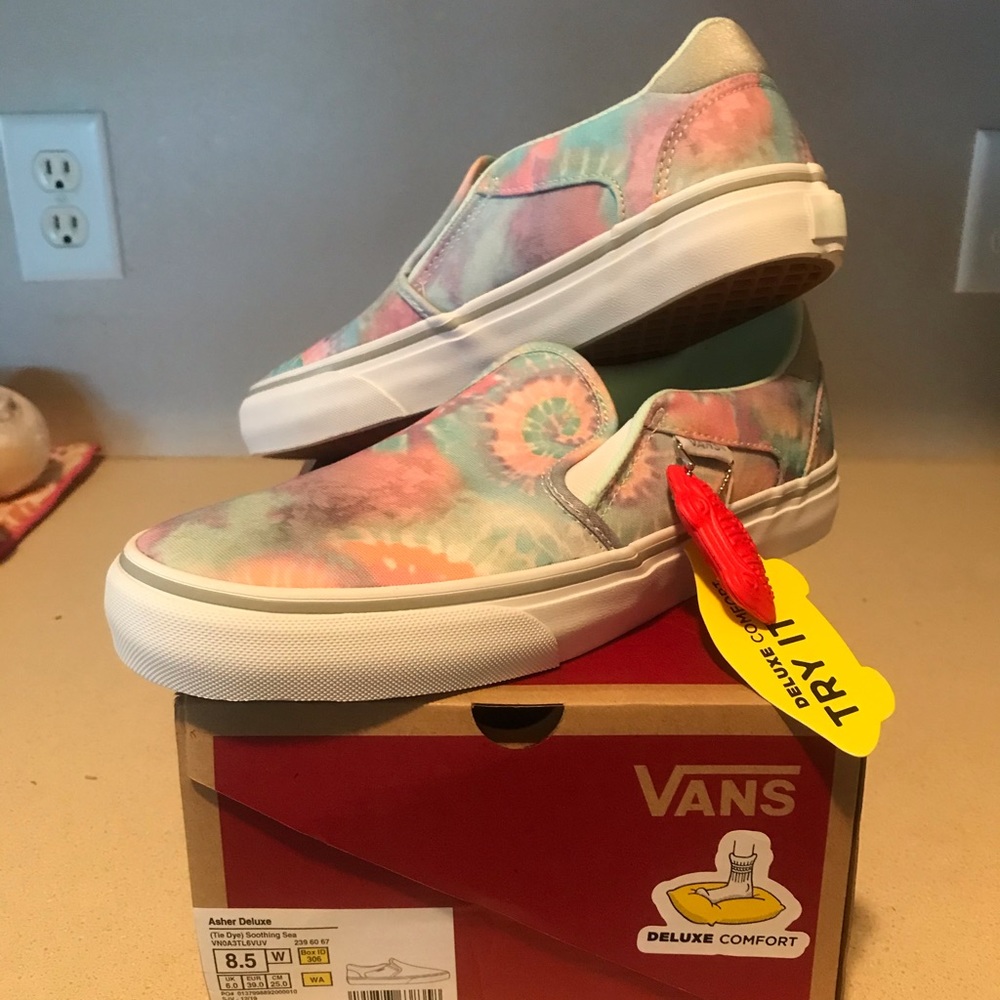 Vans women’s 8.5 tie dye slip on shoes
